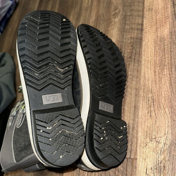 UGG Australia Women's Size 7 Baroness Winter Snow Boot Gray Insulated
1001743 - Picture 5 of 6